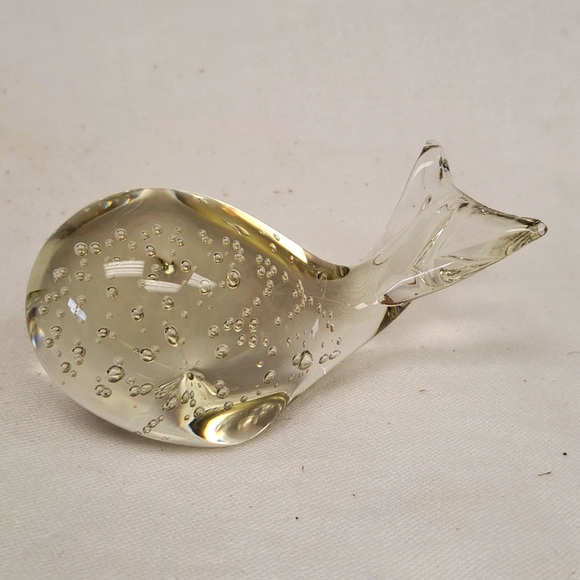 Vintage art glass clear controlled bubbles paperweight glass art whale - Picture 3 of 7